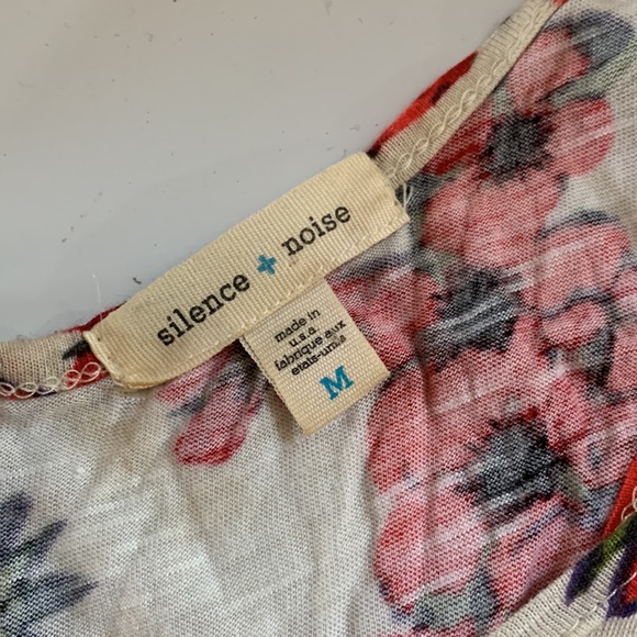 *3 for $15* Floral Top - Picture 4 of 4